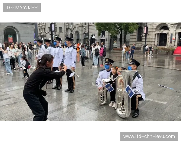 “牛仔3K亲子跑:从香港街头出发,亲子笑声满载” “牛仔3K亲子跑:从香港街头出发,亲子笑声满载”